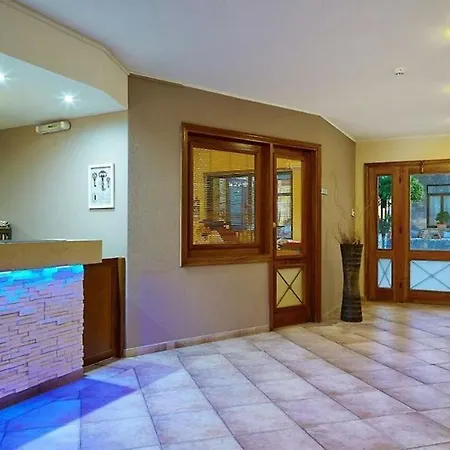 Manos Maria לינה וארוחת בוקר