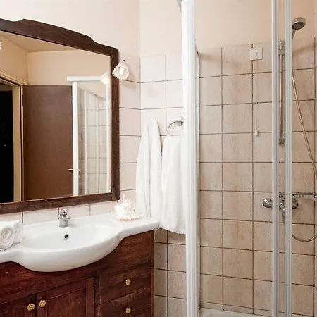 Manos Maria הרסוניסוס