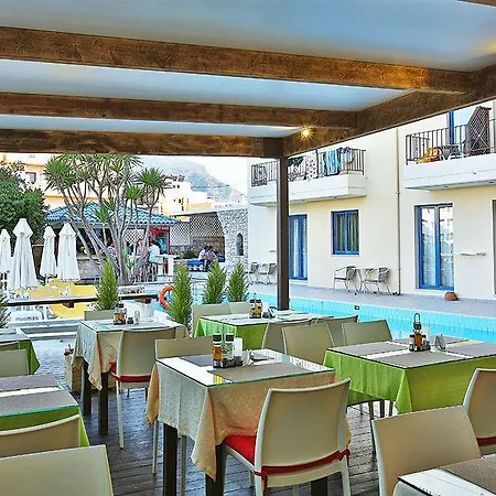 Manos Maria הרסוניסוס