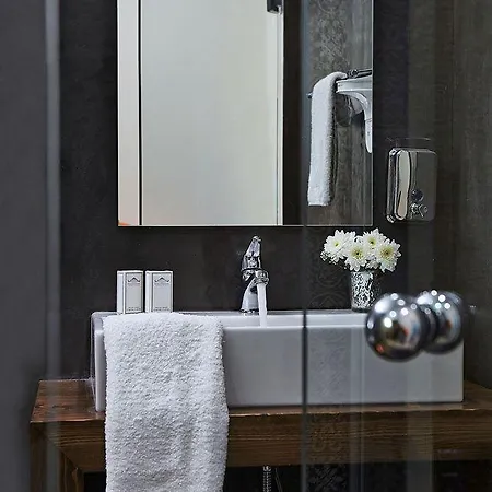 Manos Maria Chersonissos