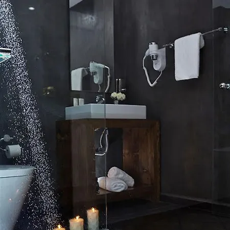 Manos Maria 4* הרסוניסוס