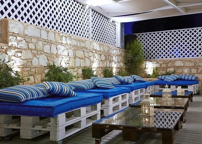 Manos Maria Hersonissos (Crete)