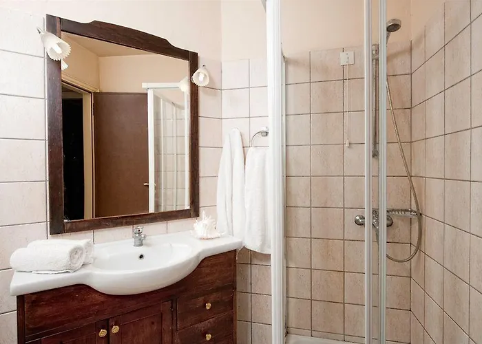 Manos Maria Hersonissos (Crete)